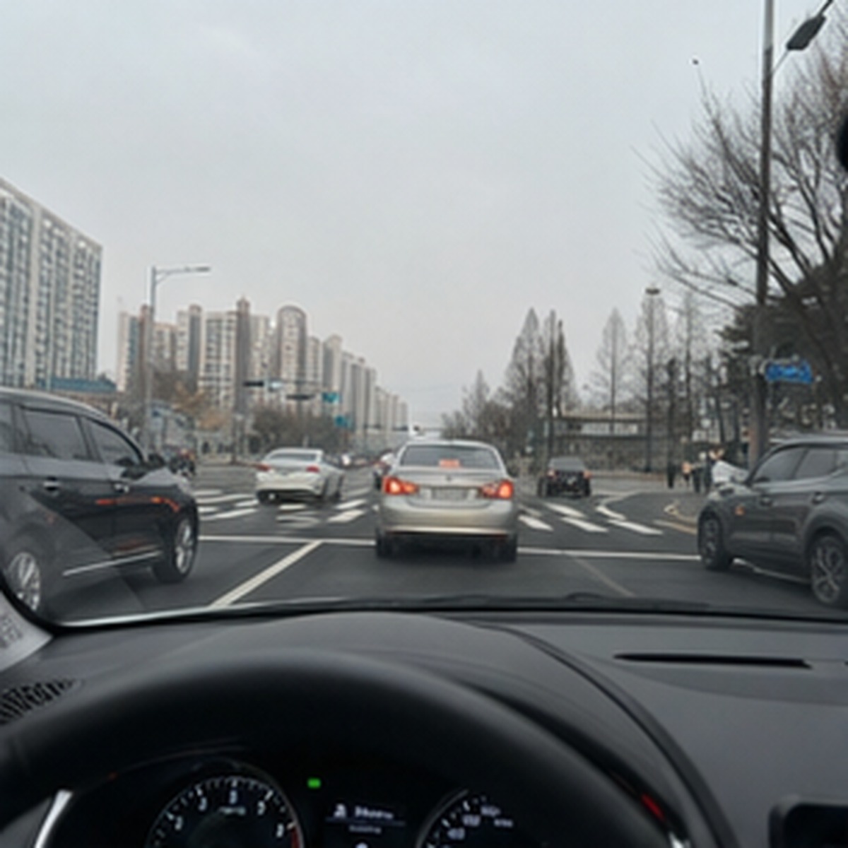 Korean traffic accident road crosswalk and street photo 017